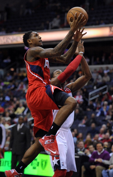 在赛场外依 在赛场外依