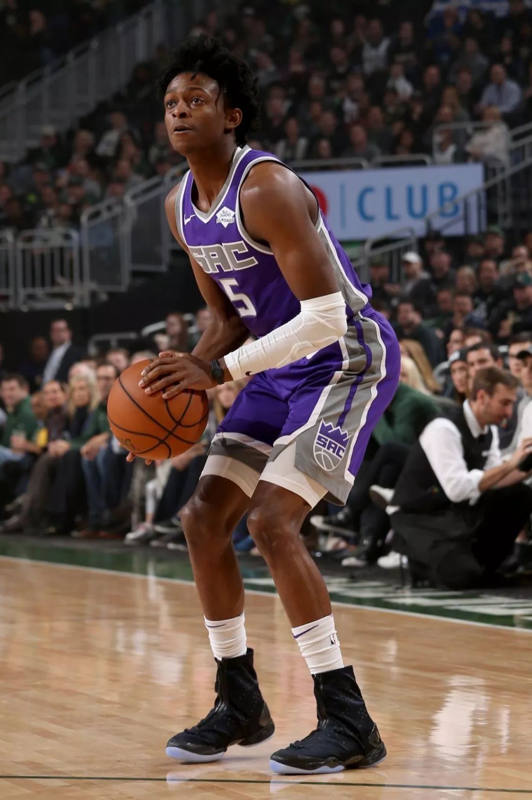 与篮板的稳 与篮板的稳