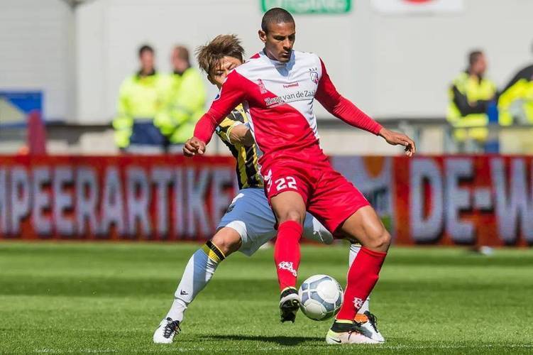 洲杯决赛中 洲杯决赛中